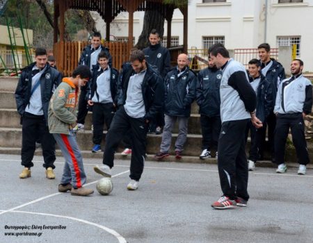 Στο Ορφανοτροφείο Δράμας οι ποδοσφαιριστές της Δόξας