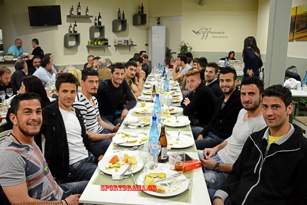 Η Λέσχη Φίλων Δόξας έκανε το τραπέζι στους ποδοσφαιριστές της ομάδας