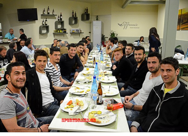 Η Λέσχη Φίλων Δόξας έκανε το τραπέζι στους ποδοσφαιριστές της ομάδας
