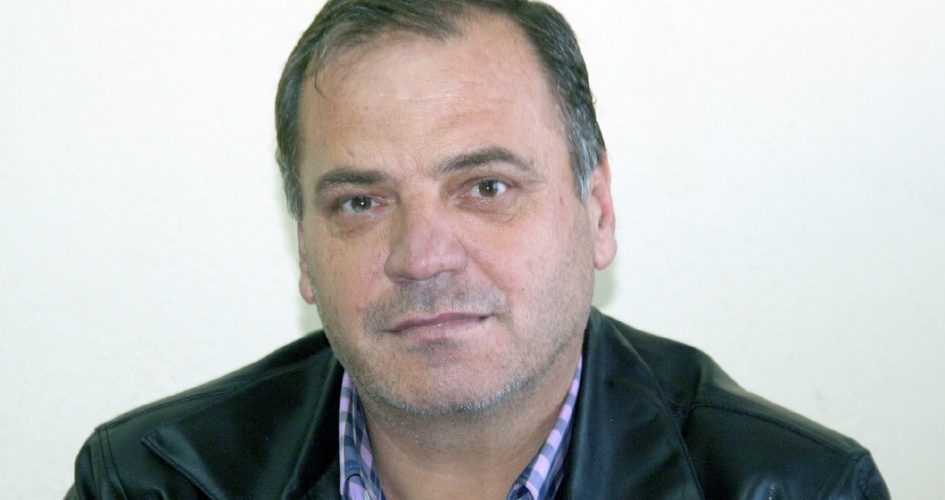 Σάκης Πετρόπουλος