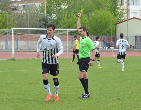 Και πάλι οι απουσίες λόγω καρτών προβληματίζουν τον Παντζιαρά