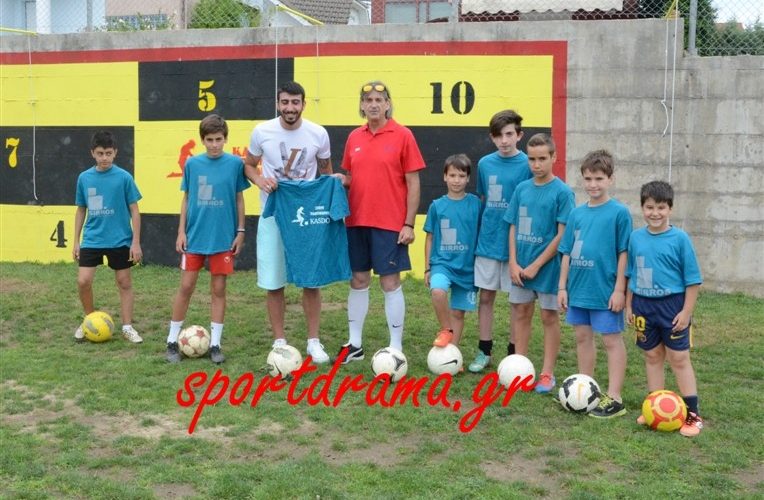 Επίσκεψη του Νίκου Ιωαννίδη στην σχολή ποδοσφαίρου του Αντώνη Κασδοβασίλη