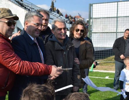Τα εγκαίνια και η παράδοση του πλαστικού χλοοτάπητα στο βοηθητικό της Δόξας (VIDEO)