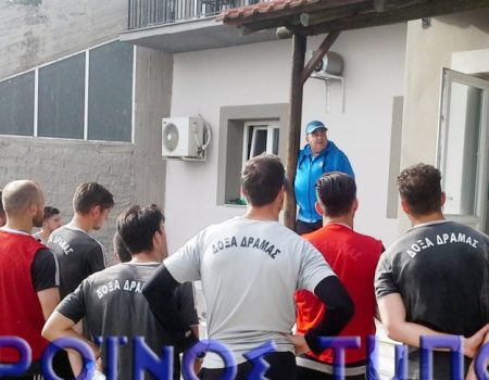 Ομιλία Μπύρου στους παίκτες μετά την προπόνηση