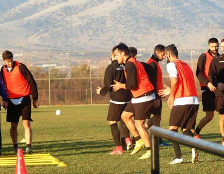 Ξένος σέντερ φορ πολύ κοντά στην Δόξα