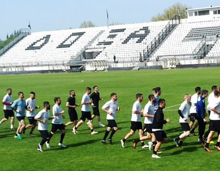 Ξεκίνημα με Ορέστη Μένκα κάτω από τα δοκάρια