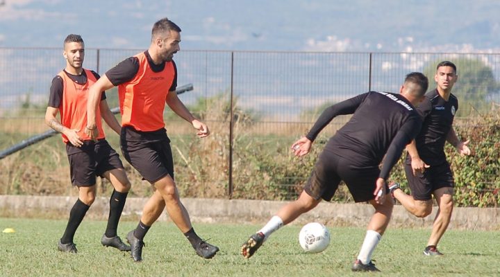 Μέσα από τις αρνητικές εξελίξεις συνεχίζεται η προετοιμασία για το παιχνίδι με το Βόλο