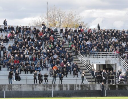 Γήπεδο με γεμάτες κερκίδες από 3.500 κόσμο και τιμή σε ένα Δοξαίο της Θεσσαλονίκης!!!