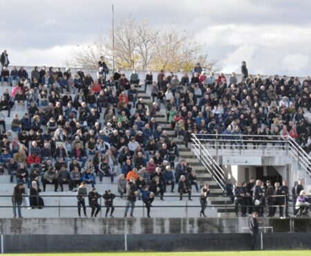 Γήπεδο με γεμάτες κερκίδες από 3.500 κόσμο και τιμή σε ένα Δοξαίο της Θεσσαλονίκης!!!
