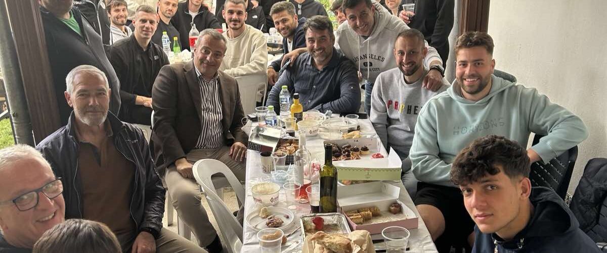 Το αποχαιρετιστήριο γεύμα των μαυραετών δια χειρός Μίλτου Αθανασιάδη