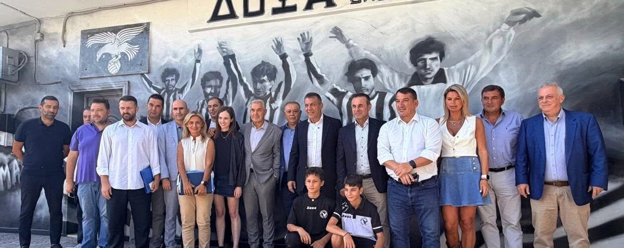 Ανακοίνωση Βρούτση για αντικατάσταση του χλοοτάπητα ενώ σε αναμονή θα είναι ο φάκελος του ηλεκτροφωτισμού